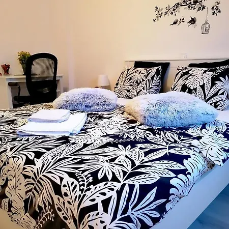 Diamond Apartment *